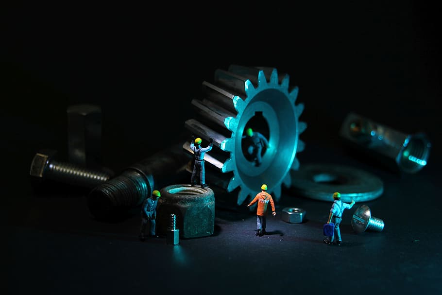 mechanical-engineering-gear-miniature-figures-locksmith.jpg